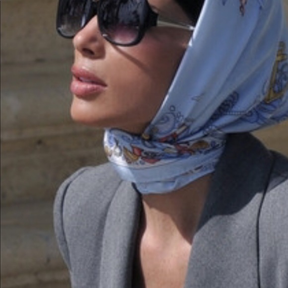 Meet your Posher, Elle G. - Picture 6 of 8